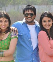 dilunnodu-movie-stills-02