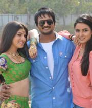 dilunnodu-movie-stills-05