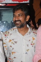 eega-movie-team-at-bhramaramba-theatre-3