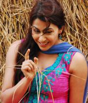 gayatri-photo-in-dorakadu-movie-3