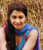 gayatri-photo-in-dorakadu-movie-4