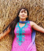 gayatri-photo-in-dorakadu-movie-5