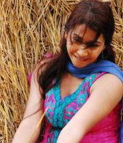 gayatri-photo-in-dorakadu-movie-6