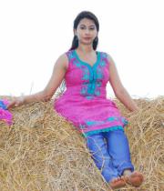 gayatri-photo-in-dorakadu-movie-8