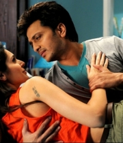 grand-masti-movie-hot-gallery-latest-1
