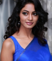 green-signal-movie-stills-11