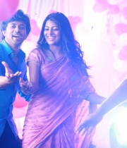 green-signal-movie-stills-8