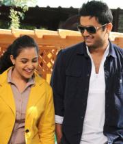 gunde-jaari-gallanthayyinde-movie-stills-1