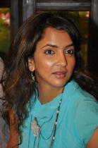 gundello-godari-press-meet-photos-12