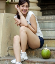 gurleen-chopra-hot-photoshoot-photos-1