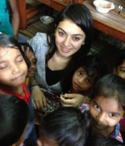 hansika-motwani-2013-birthday-celebrations-05