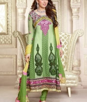 hansika-in-salwars-latest-photos-11