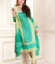 hansika-in-salwars-latest-photos-9