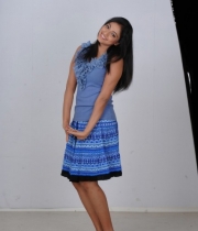hari-priya-new-stills-16