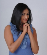hari-priya-new-stills-5
