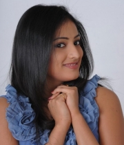 hari-priya-new-stills-8