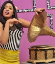 hari-priya-hot-photos_4