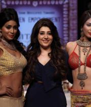 hot-celebs-at-international-jewellery-week-photos-1255