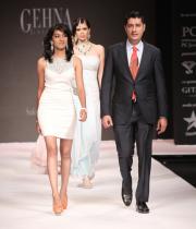 hot-celebs-at-international-jewellery-week-photos-1401