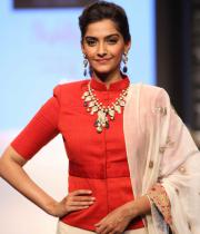 hot-celebs-at-international-jewellery-week-photos-1733