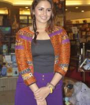 huma-qureshi-at-dada-book-launch-photos-10