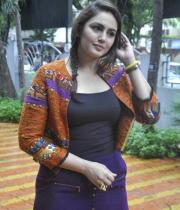 huma-qureshi-at-dada-book-launch-photos-2