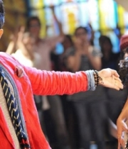 iddarammmayilatho-top-lechi-poddi-song-stills