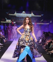 104535-ileana-showstopper-at-madame-style-week-2014-photos-03