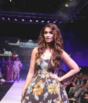 104536-ileana-showstopper-at-madame-style-week-2014-photos-04