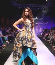 104539-ileana-showstopper-at-madame-style-week-2014-photos-07