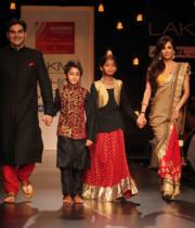 ileana-hot-images-at-lakme-fashion-week-day-4-09