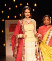 ileana-hot-images-at-lakme-fashion-week-day-4-13