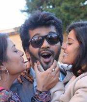 iruvar-ullam-movie-stills-39