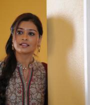 iruvar-ullam-movie-stills-43