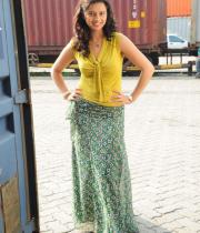isha-chawla-cute-stills-04