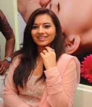 isha-chawla-at-de-charms-spa-n-salon-launch030402