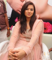 isha-chawla-at-de-charms-spa-n-salon-launch091005