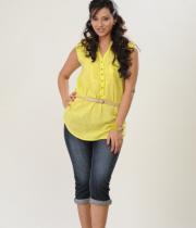 isha-chawla-photoshoot-in-jeans-15