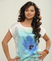 isha-chawla-photoshoot-in-jeans-29