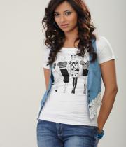isha-chawla-photoshoot-in-jeans-8