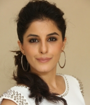 isha-talwar-at-maine-pyar-kiya-platinum-disc-function-11