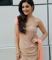 isha-talwar-at-myne-pyar-kiya-movie-launch-12