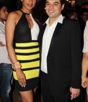 celebs-at-ishkq-in-paris-premier-show-04