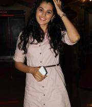 celebs-at-ishkq-in-paris-premier-show-11