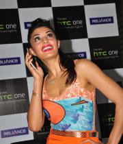 jacqueline-fernandez-at-htc-mobile-launch-13