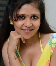janu-lvely-spicy-photo-stills-17