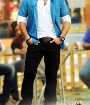 junior-ntr-ramayya-vastavayya-movie-wallpapers1379864161