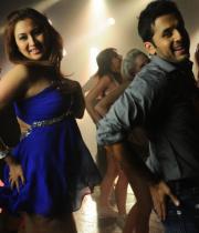 gunde-jaari-gallanthayyinde-movie-latest-hot-photos-1832