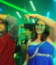 jwala-gutta-hot-item-song-stills-from-gunde-jaari-gallantayyinde-movie-08