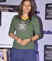 jwala-gutta-hot-in-skirts-6